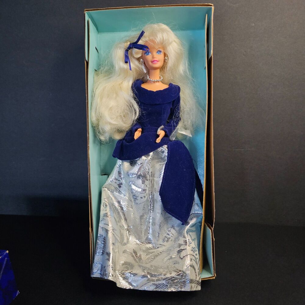 Winter Velvet Barbie Doll Mattel Vintage 1995 Avon Exclusive 15571 with Box